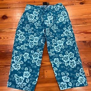 Women’s LL Bean 100% Nylon large cropped pants